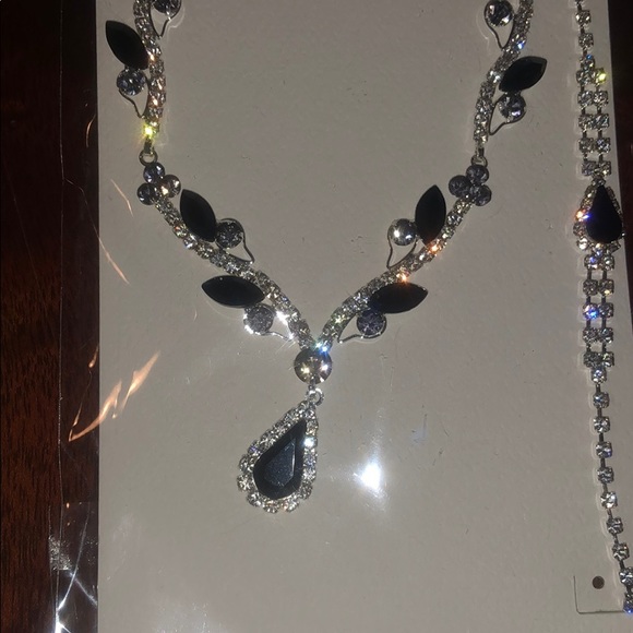 Black/silver jewelry set never worn - Picture 3 of 6